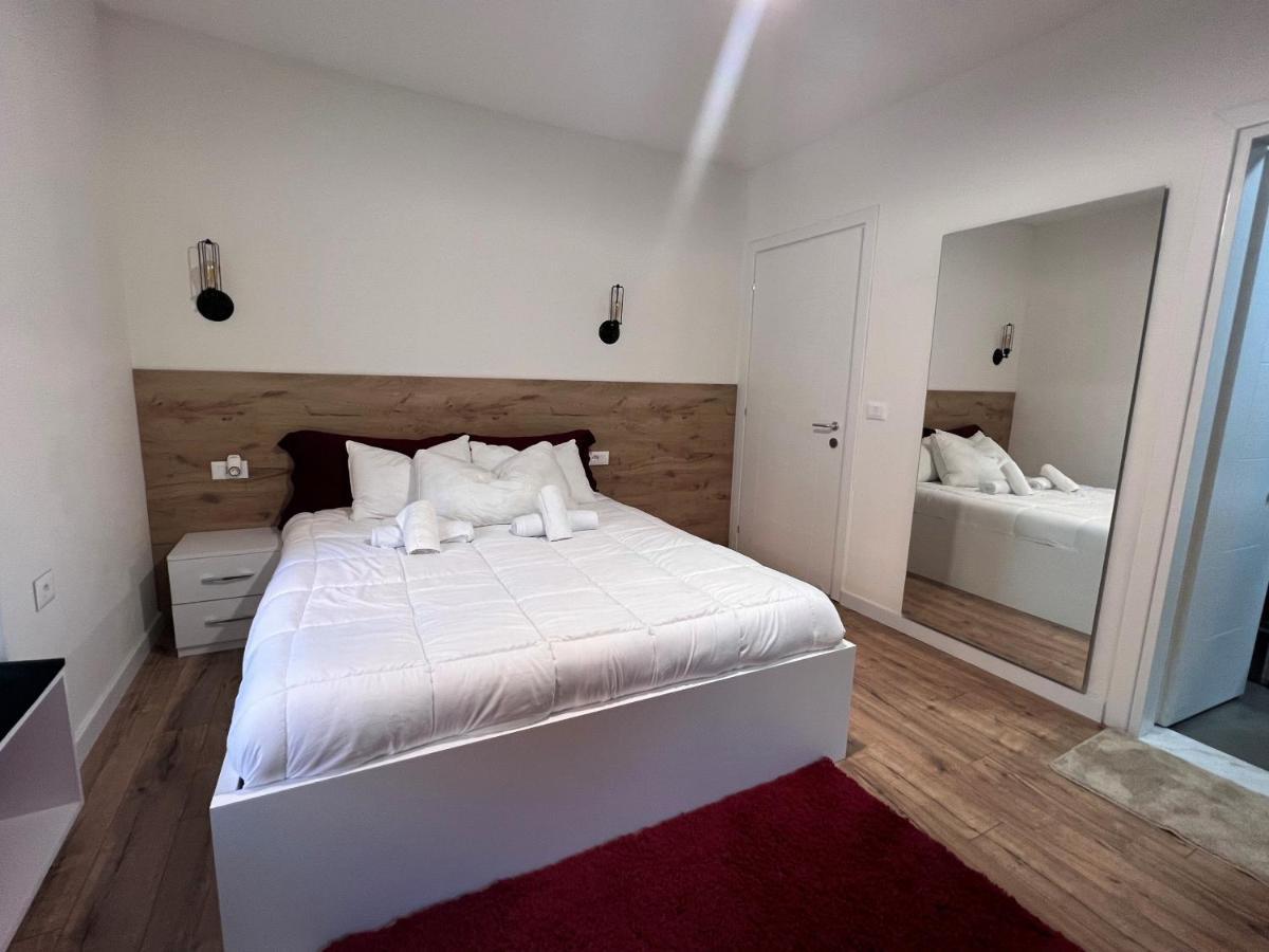 Grand Park & Bllok Area Rooms Тирана Екстер'єр фото