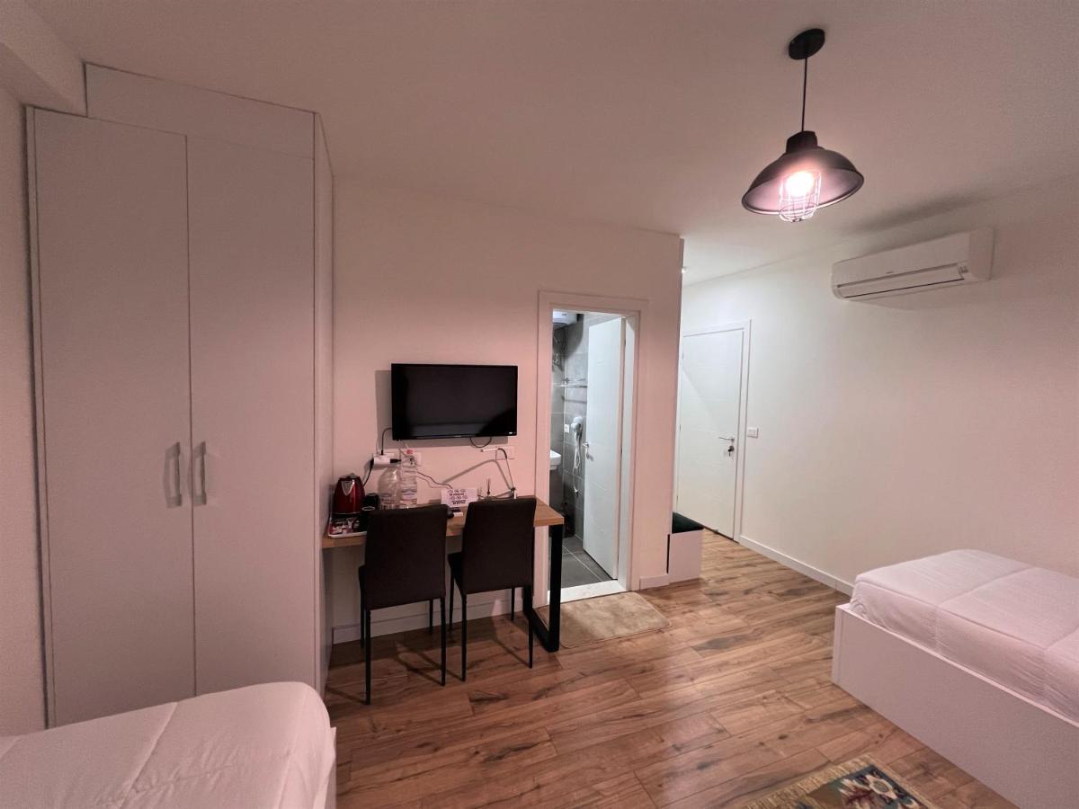 Grand Park & Bllok Area Rooms Тирана Екстер'єр фото