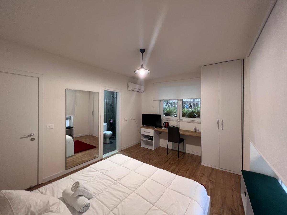 Grand Park & Bllok Area Rooms Тирана Екстер'єр фото